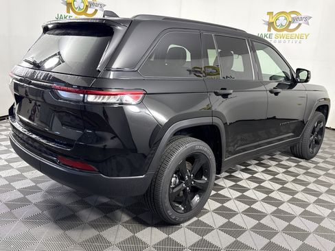 New 2025 Jeep Grand Cherokee Altitude image 10