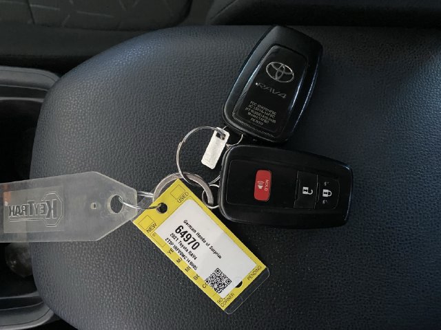 Used 2021 Toyota RAV4 XLE AWD/4WD image 33