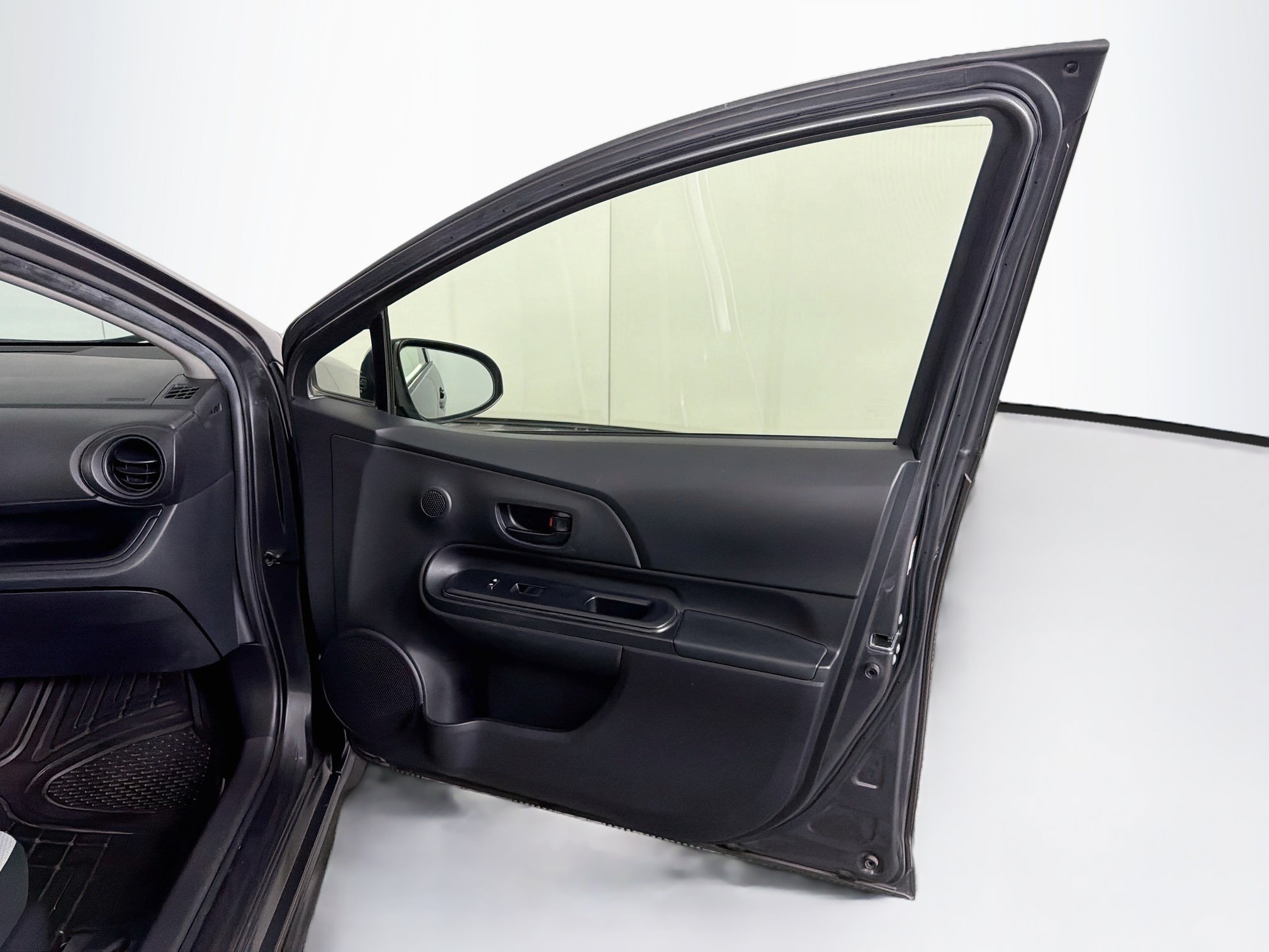 Used 2017 Toyota Prius C One FWD image 28