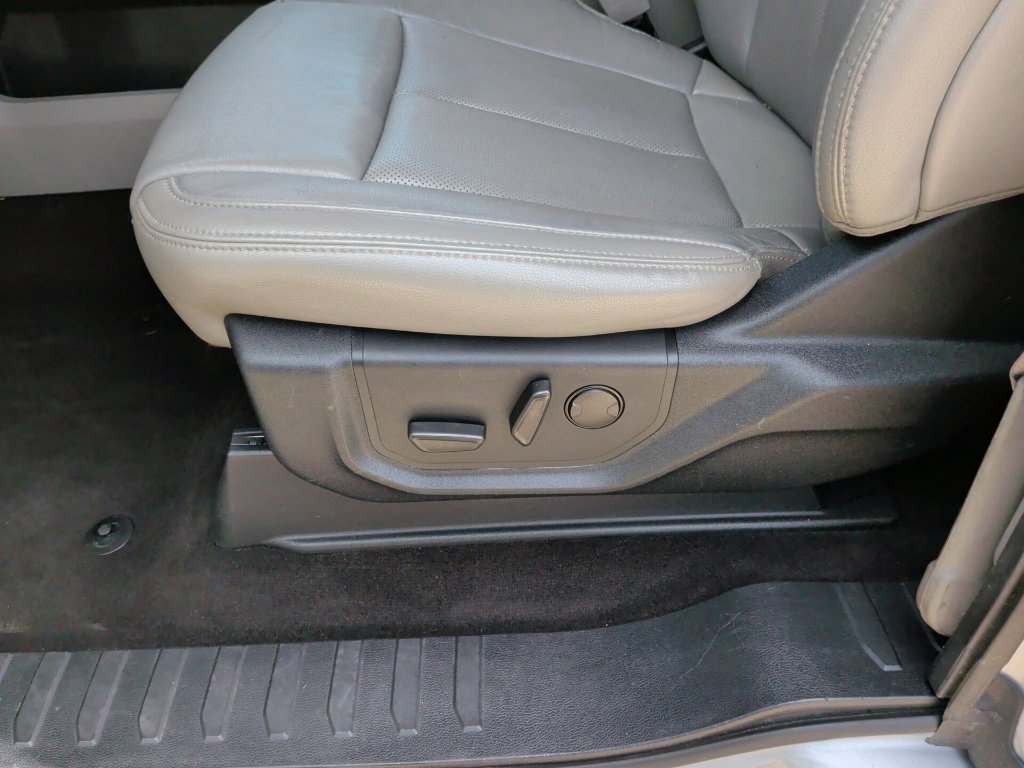 Used 2019 Ford F150 Lariat w/ Equipment Group 502A Luxury AWD/4WD image 14