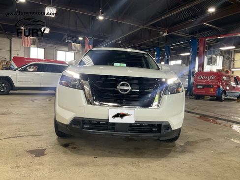Used 2024 Nissan Pathfinder SV AWD/4WD image 32