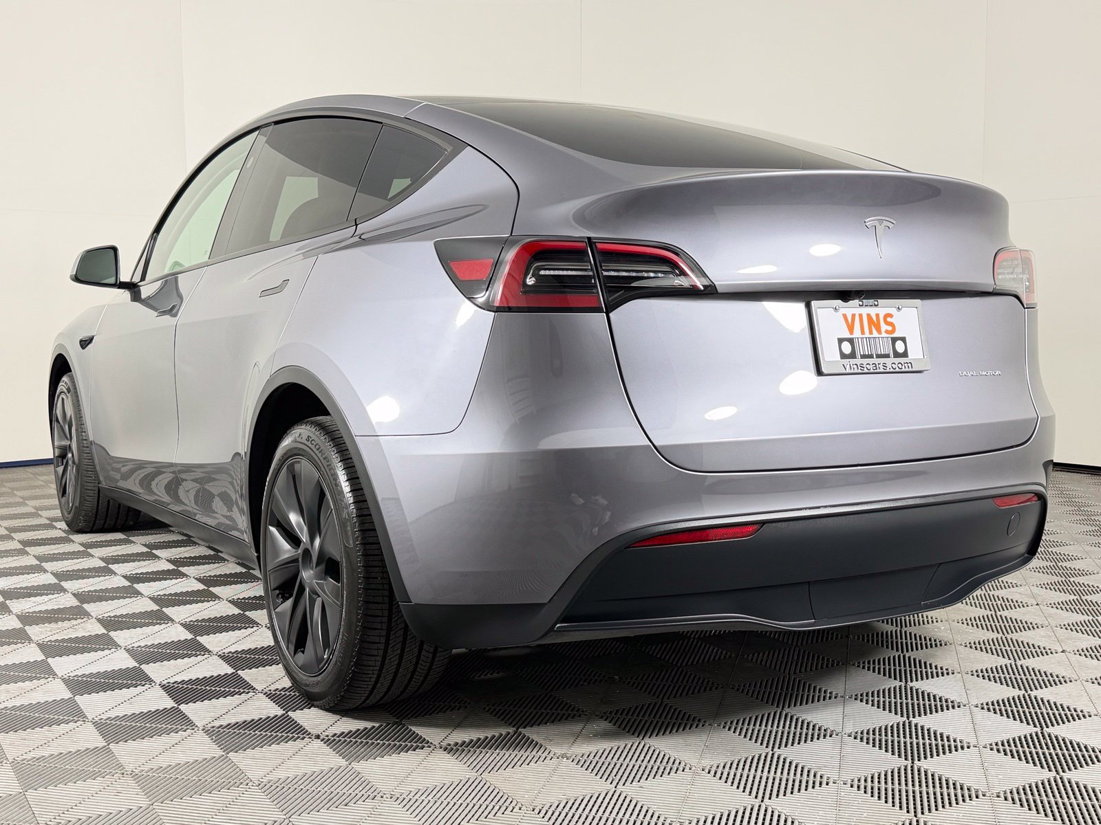 Used 2024 Tesla Model Y Long Range AWD/4WD image 7