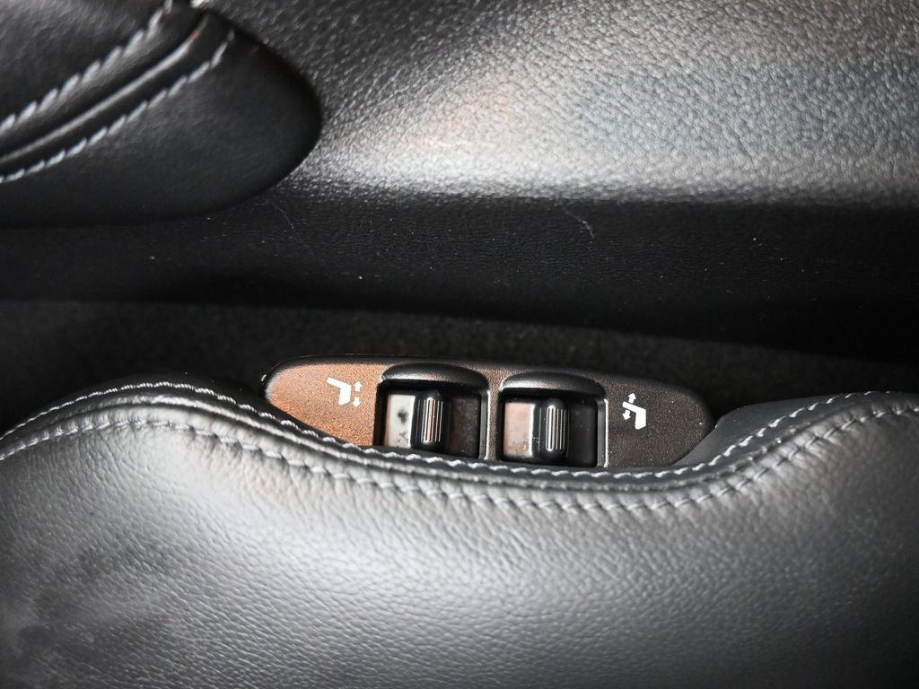 Used 2023 Nissan Z w/ Floor Mat Package (L93) RWD image 28