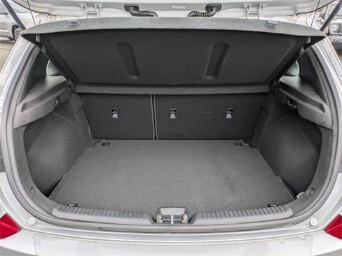 Used 2018 Hyundai Elantra GT image 12