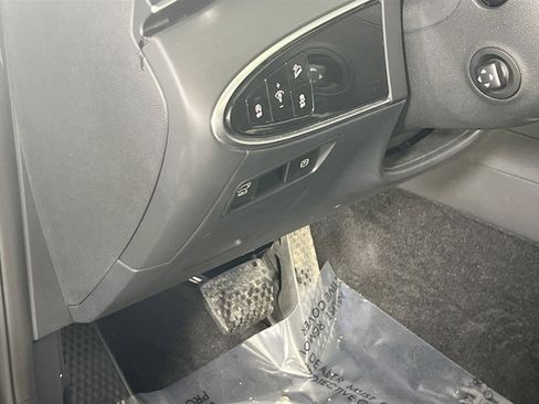 Used 2023 Genesis GV70 2.5T w/ Select Package image 10