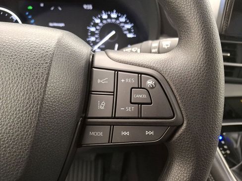 Used 2025 Toyota Sienna LE image 18