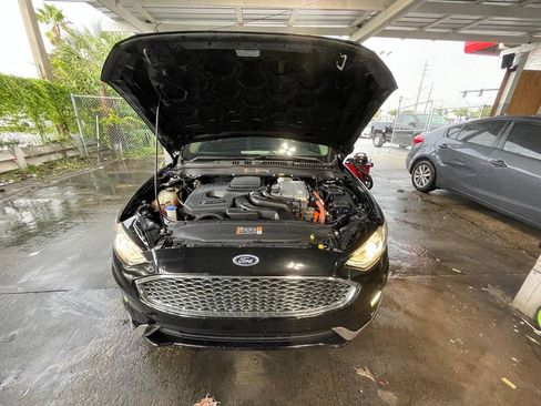 Used 2019 Ford Fusion SE FWD image 3