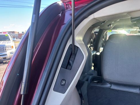 Used 2017 Dodge Grand Caravan SXT image 18