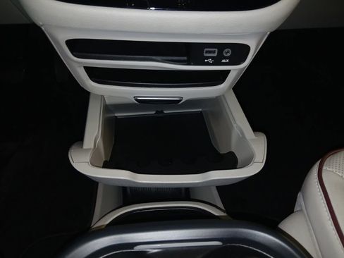 Used 2020 Chrysler Pacifica Limited FWD image 21