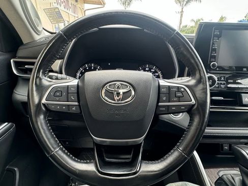 Used 2020 Toyota Highlander Limited FWD image 10