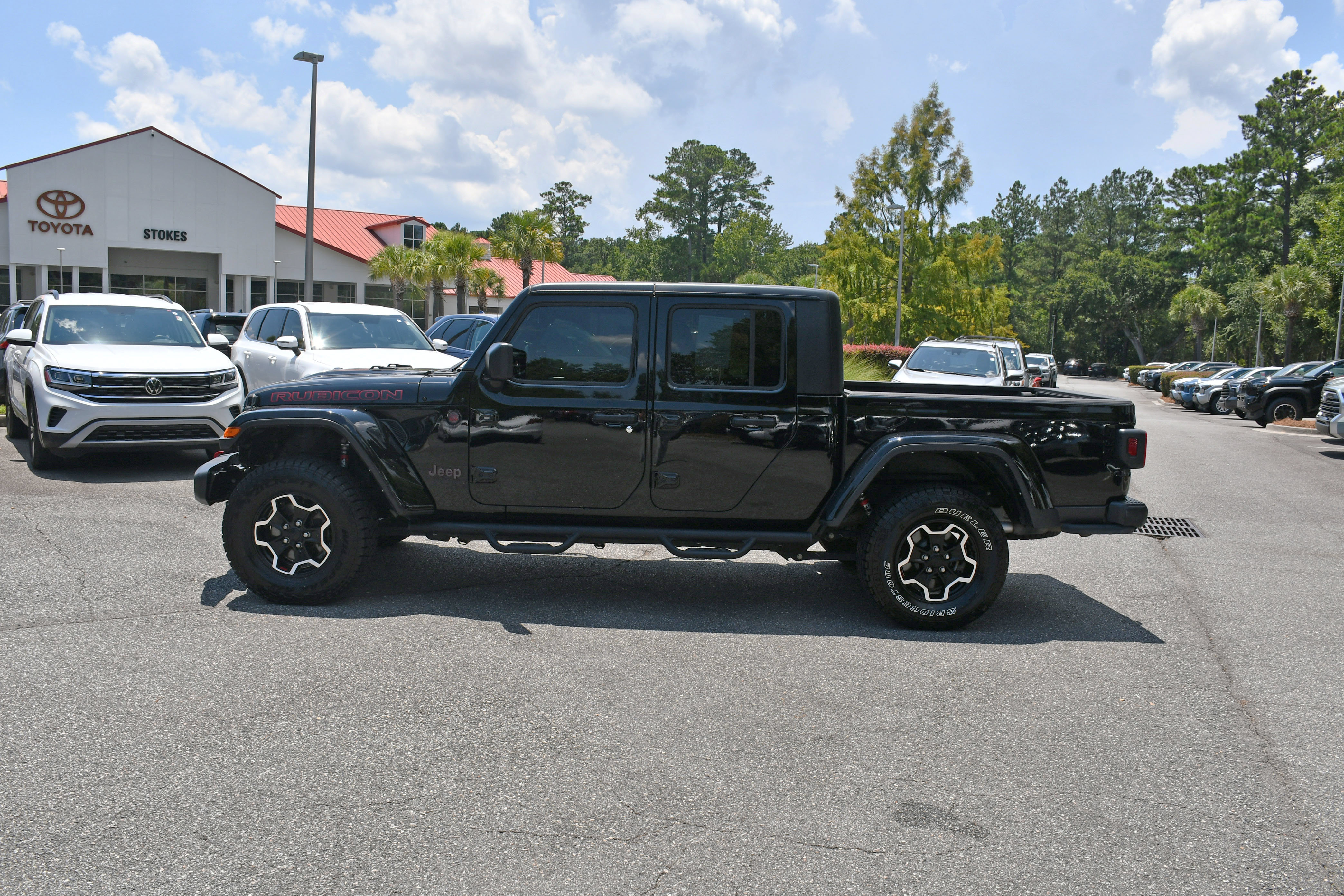 Used 2022 Jeep Gladiator Rubicon w/ Cold Weather Group AWD/4WD image 2