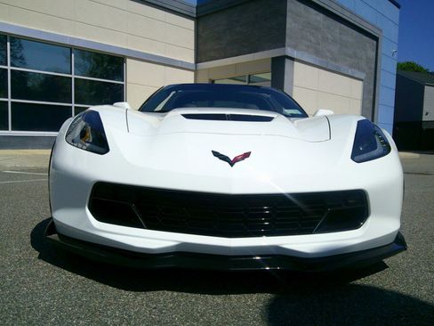 Used 2015 Chevrolet Corvette Z06 w/ 3LZ Preferred Equipment Group RWD image 10
