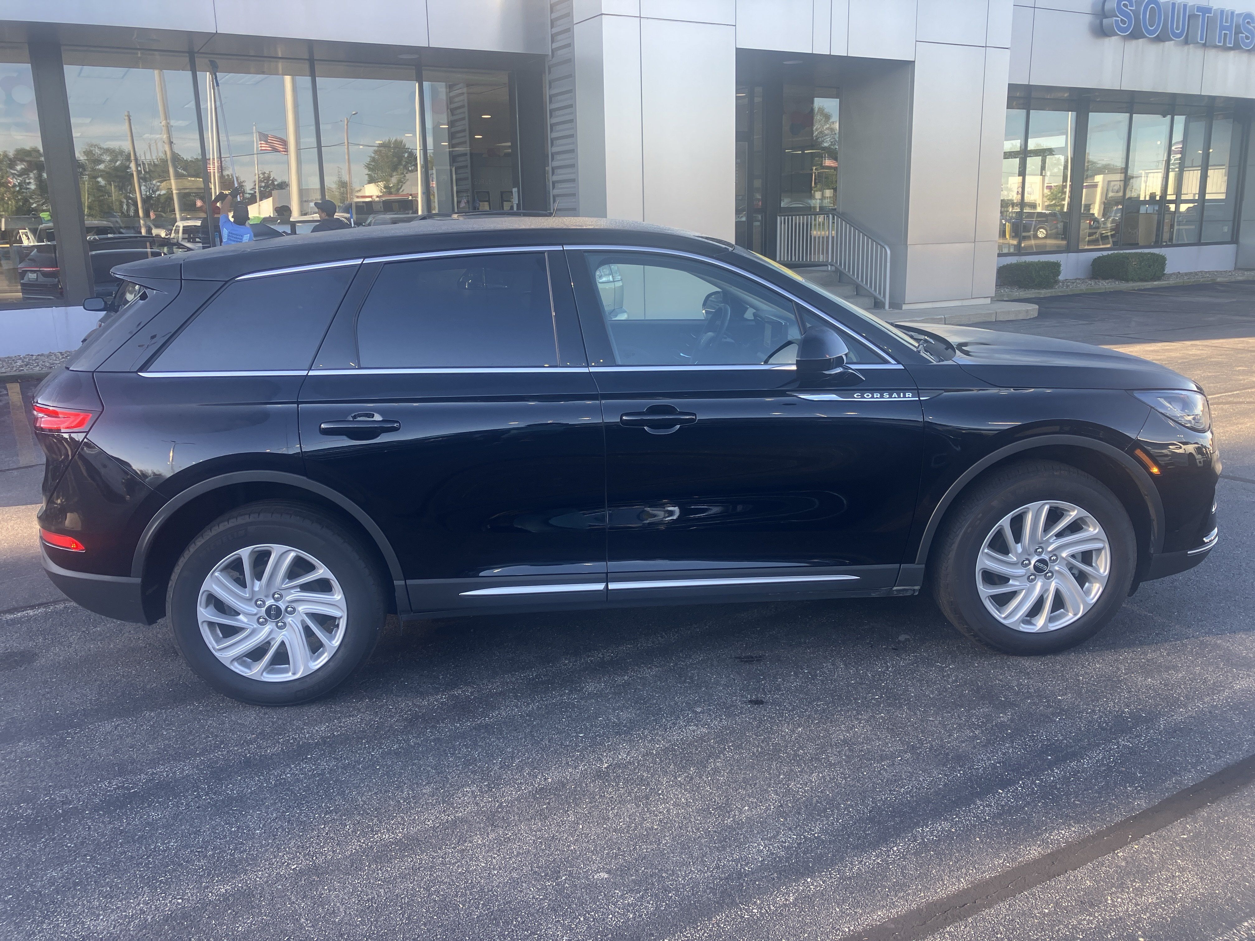 Used 2023 Lincoln Corsair AWD image 8