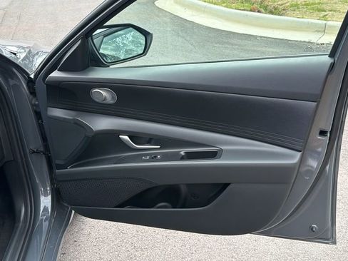 New 2026 Hyundai Elantra SE FWD image 16