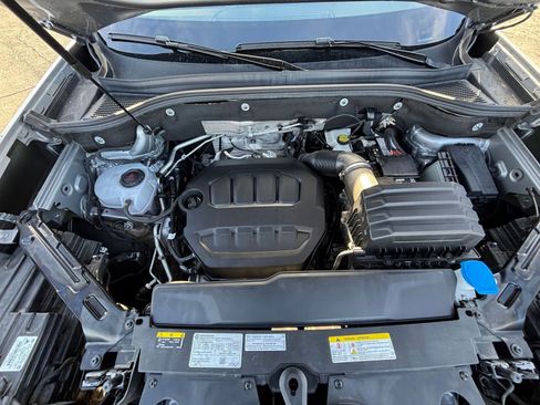 Used 2025 Volkswagen Atlas Cross Sport SE image 34