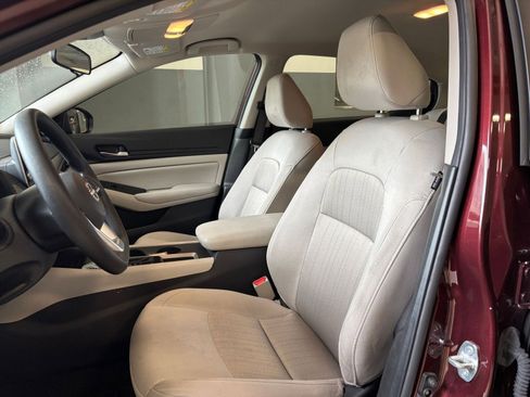 Used 2025 Nissan Altima 2.5 SV FWD image 38