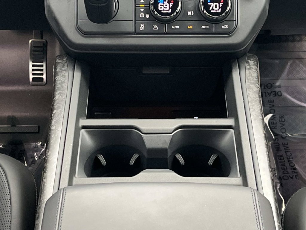Certified 2026 Land Rover Defender 110 OCTA AWD/4WD image 17
