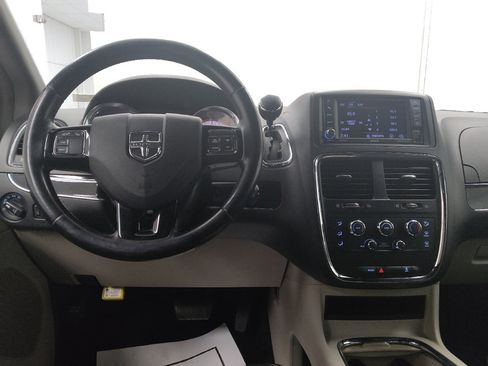 Used 2020 Dodge Grand Caravan SXT image 27