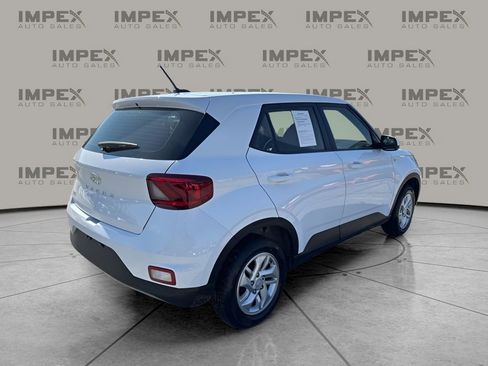 Used 2025 Hyundai Venue SE image 5
