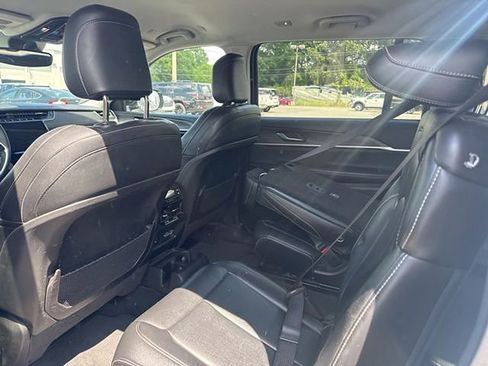 Used 2023 Jeep Grand Cherokee L Limited AWD/4WD image 8