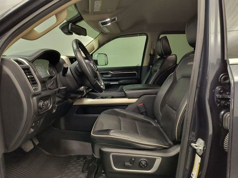 Used 2019 RAM 1500 Laramie AWD/4WD image 5