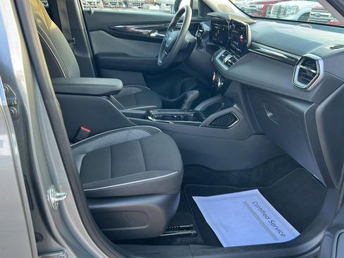 Used 2025 Chevrolet TrailBlazer LT w/ Driver Confidence Package image 13