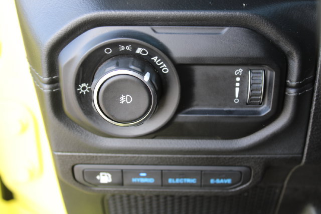 Used 2024 Jeep Wrangler Unlimited Rubicon 4xe AWD/4WD image 23