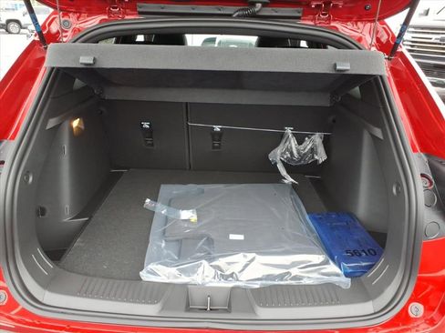 New 2026 Chevrolet Trax RS w/ Sunroof Package image 15