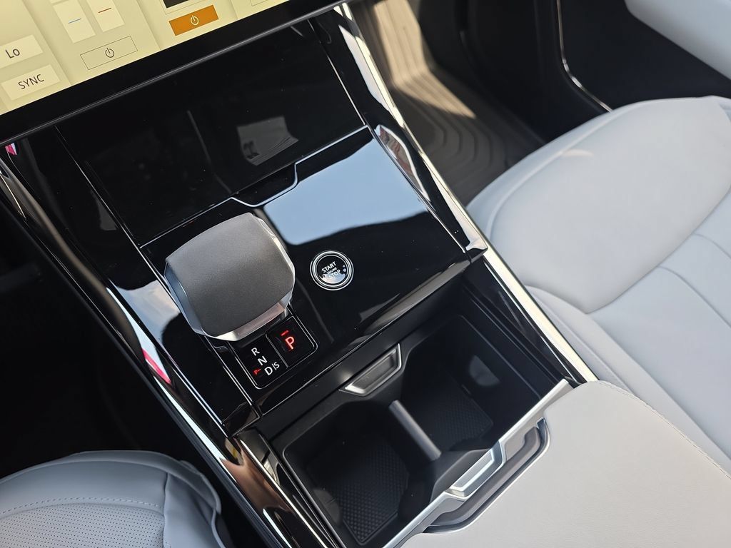 New 2026 Land Rover Range Rover Sport SE AWD/4WD image 18
