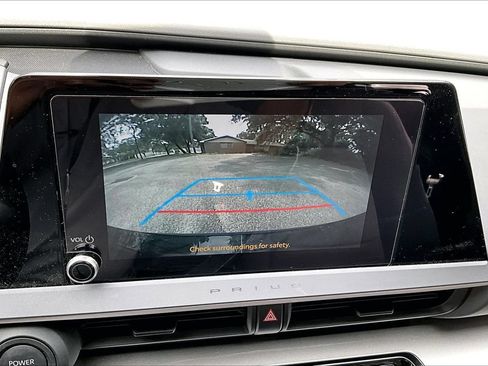 Used 2024 Toyota Prius LE FWD image 13
