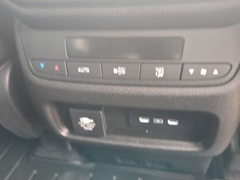 Used 2024 Honda Pilot TrailSport image 13