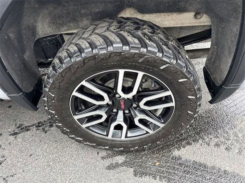 Used 2024 GMC Sierra 1500 AT4 w/ Technology Package image 9