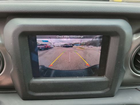 Used 2023 Jeep Gladiator Sport image 16