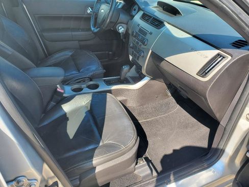 Used 2010 Ford Focus SEL FWD image 5