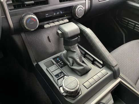Used 2025 Toyota 4Runner SR5 AWD/4WD image 22