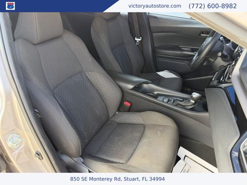 Used 2020 Toyota C-HR LE FWD image 29
