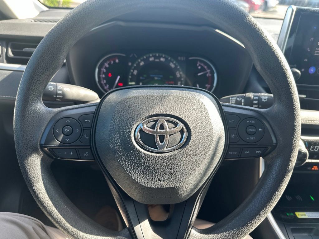 Used 2024 Toyota RAV4 XLE w/ Convenience Package FWD image 15
