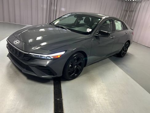 Used 2026 Hyundai Elantra Sport FWD image 3