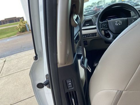 Used 2022 Honda Odyssey EX-L image 23