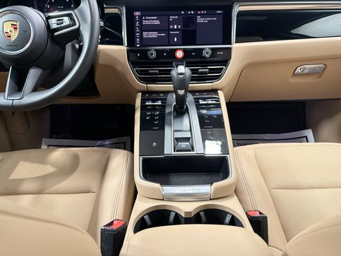 Certified 2026 Porsche Macan AWD/4WD image 19