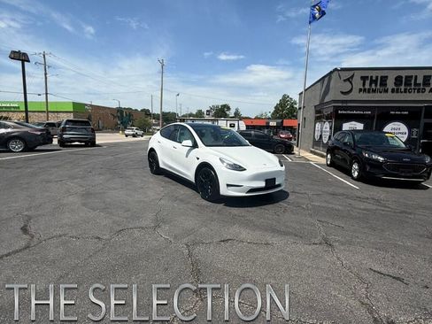 Used 2021 Tesla Model Y Long Range AWD/4WD image 1