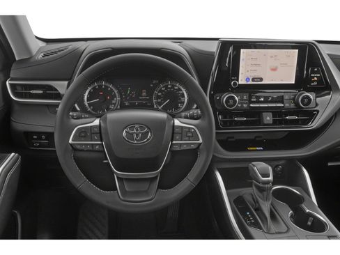 Used 2023 Toyota Highlander XLE AWD/4WD image 5
