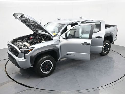 Used 2024 Toyota Tacoma TRD Off-Road image 38