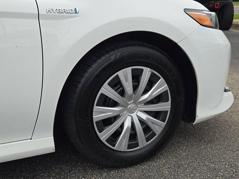 Used 2020 Toyota Camry LE w/ Sunroof Package FWD image 7