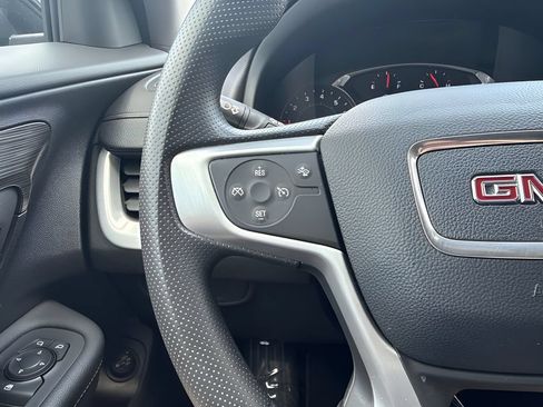 Used 2024 GMC Terrain SLE w/ Driver Convenience Package FWD image 16