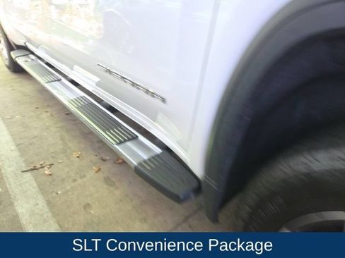 Used 2022 GMC Sierra 1500 SLT w/ SLT Premium Package AWD/4WD image 9