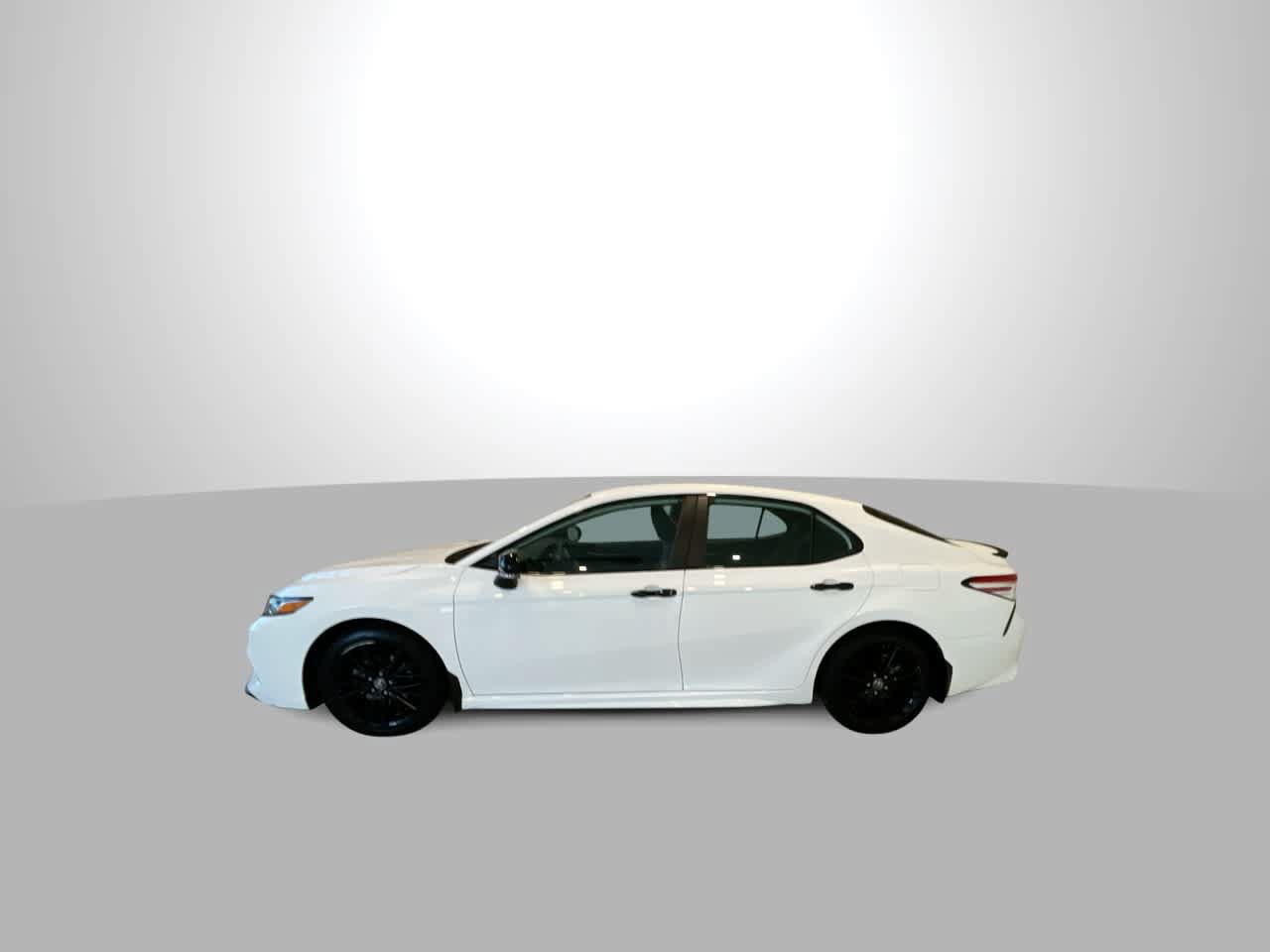Used 2020 Toyota Camry SE FWD image 5