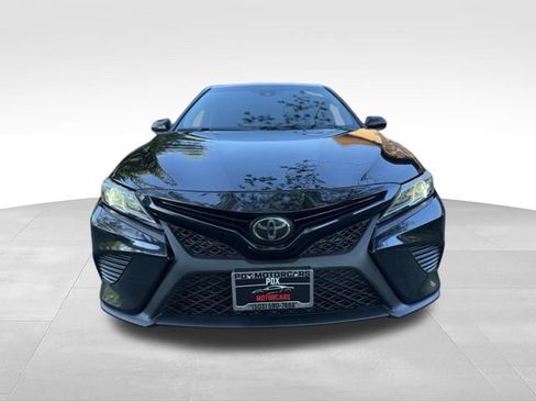 Used 2019 Toyota Camry SE FWD image 8