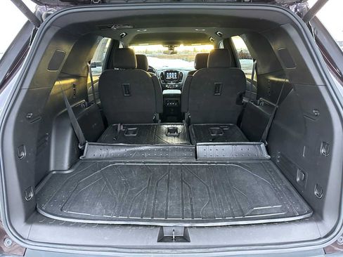 Used 2022 Chevrolet Traverse LT image 14