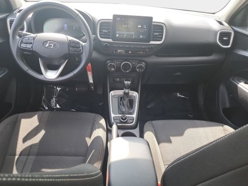 Used 2023 Hyundai Venue SEL FWD image 9